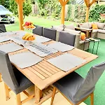 Casa vacanze Szarszo With 3 And Private Beach, Private Parking Balatonszarszo
