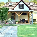 Casa vacanze Szarszo With 3 And Private Beach, Private Parking *