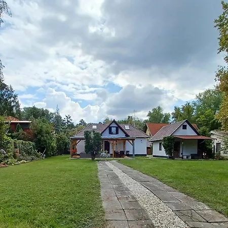 Szarszo With 3 And Private Beach, Private Parking *