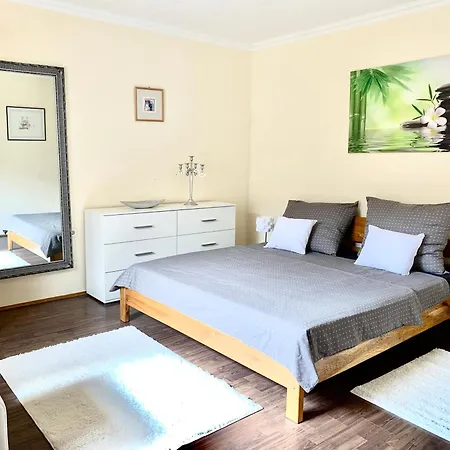 Vakantiehuis Szarszo With 3 And Private Beach, Private Parking Balatonszarszo