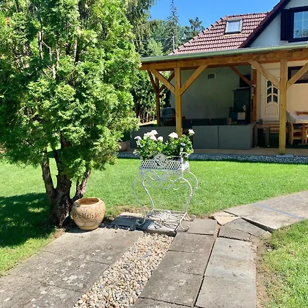 Szarszo With 3 And Private Beach, Private Parking