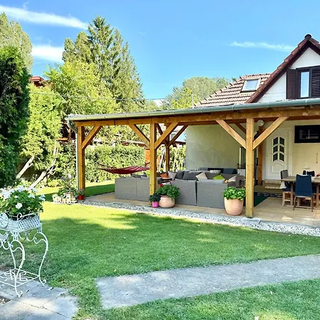 Szarszo With 3 And Private Beach, Private Parking Vakantiehuis