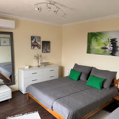 Vakantiehuis Szarszo With 3 And Private Beach, Private Parking Balatonszarszo